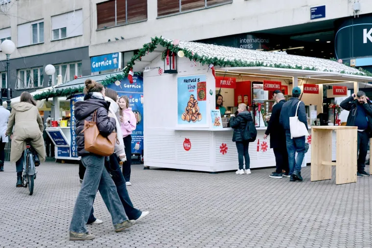 Prve kućice na zagrebačkom adventu počele s radom: Pogledajte cijene, možda se iznenadite