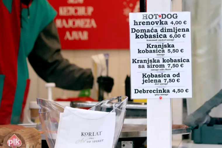 Prve kućice na zagrebačkom adventu počele s radom: Pogledajte cijene, možda se iznenadite