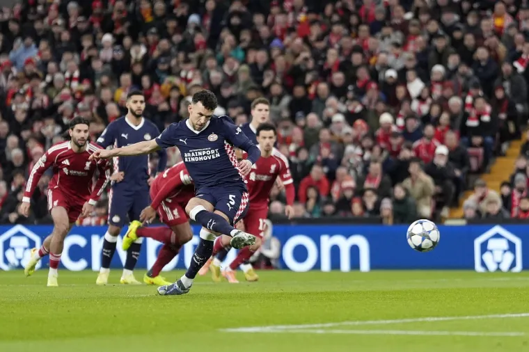 Pogledajte što se dogodilo Ivanu Perišiću i što je majstor sve radio na kultnom Anfieldu