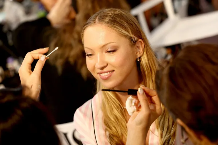 Njezina mama obožavala je divlje partije, a ona bježi od paparazza: Ovako izgleda kći Kate Moss