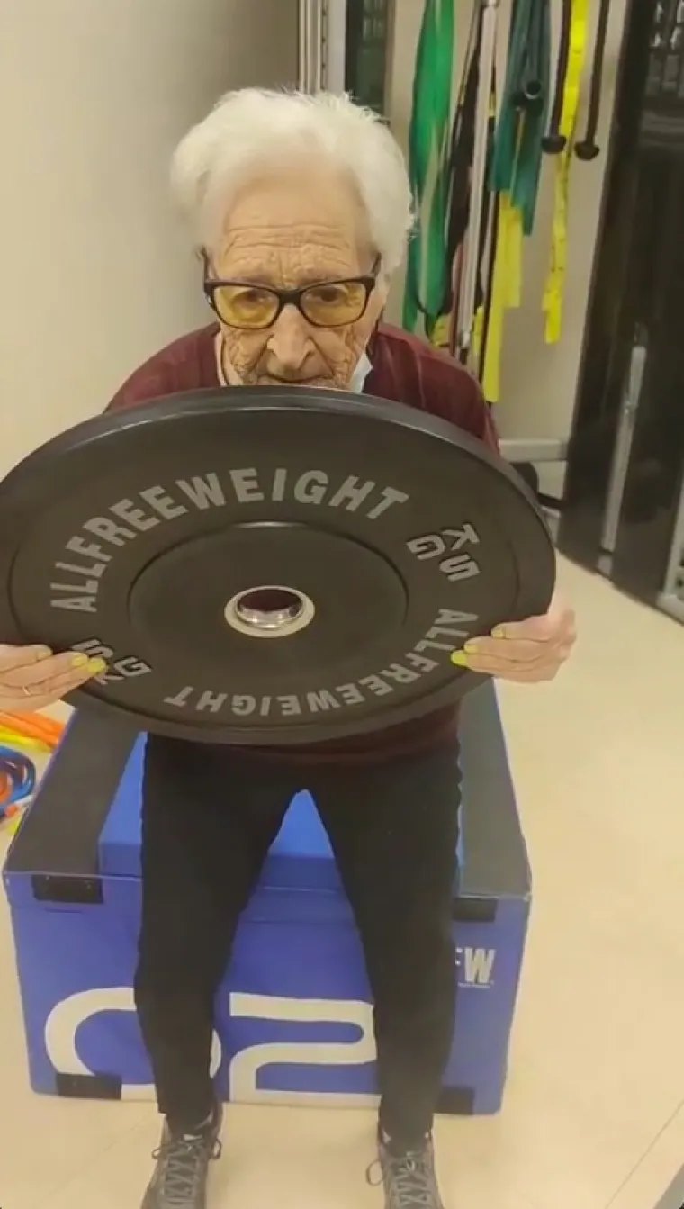 Radije najstarija u teretani nego najmlađa u staračkom: Ima 101 i svakog dana udara treninge!