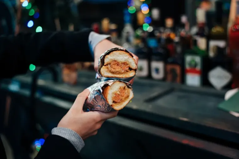 Na zadarskom adventu dobro se jede i pije, a ni najbolja klopa nije ukrala pažnju ovim damama