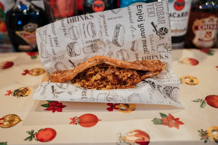 Na zadarskom adventu dobro se jede i pije, a ni najbolja klopa nije ukrala pažnju ovim damama