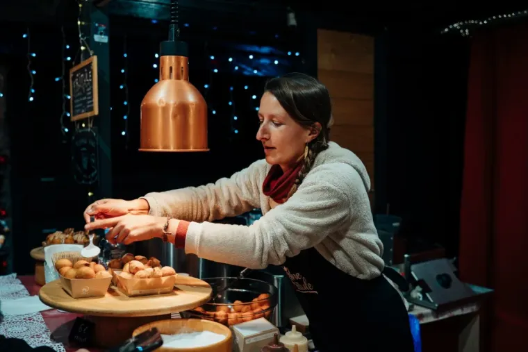 Na zadarskom adventu dobro se jede i pije, a ni najbolja klopa nije ukrala pažnju ovim damama