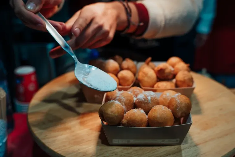 Na zadarskom adventu dobro se jede i pije, a ni najbolja klopa nije ukrala pažnju ovim damama