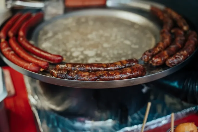 Na zadarskom adventu dobro se jede i pije, a ni najbolja klopa nije ukrala pažnju ovim damama