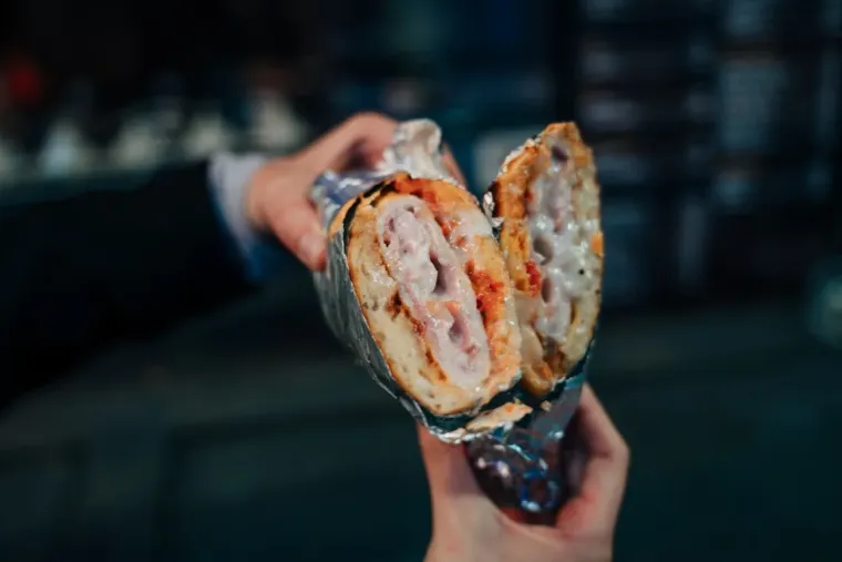 Na zadarskom adventu dobro se jede i pije, a ni najbolja klopa nije ukrala pažnju ovim damama