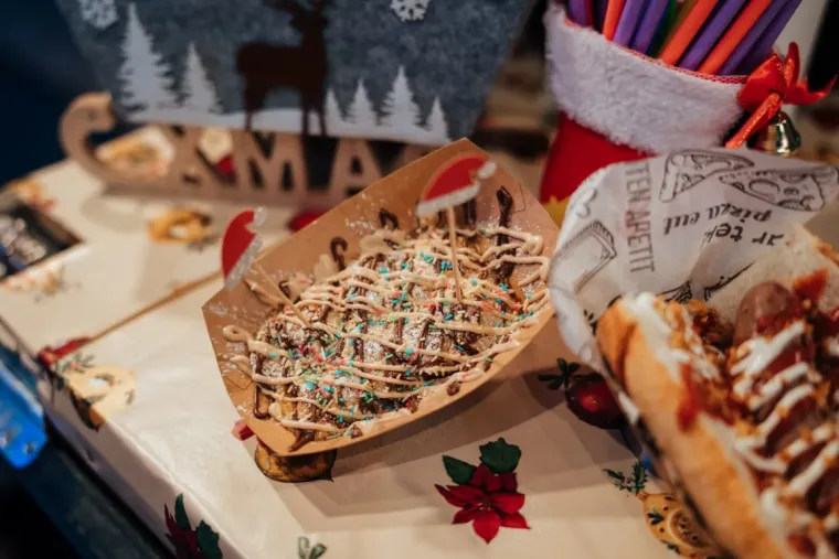 Na zadarskom adventu dobro se jede i pije, a ni najbolja klopa nije ukrala pažnju ovim damama