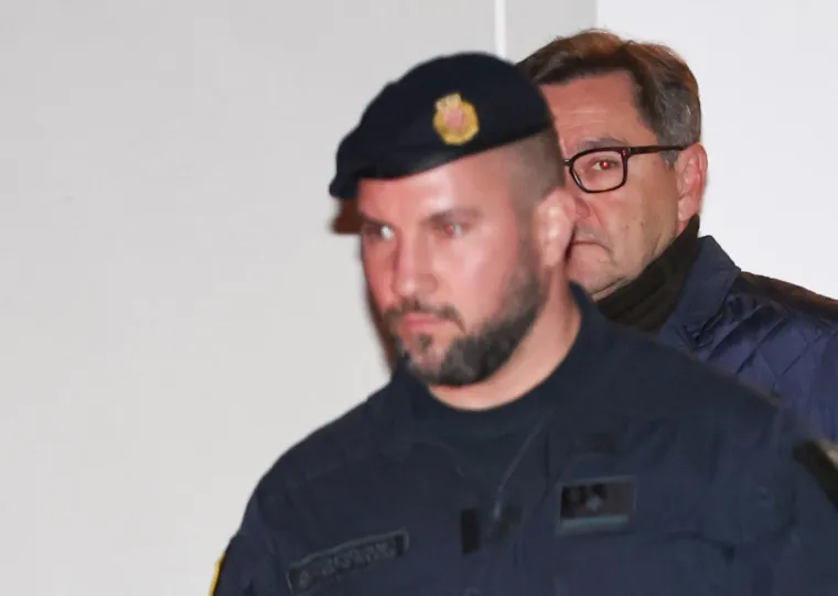 Andriju Mikulića i bogatu kolekciju vatrenog oružja u gluho doba noći prevezli u policiju