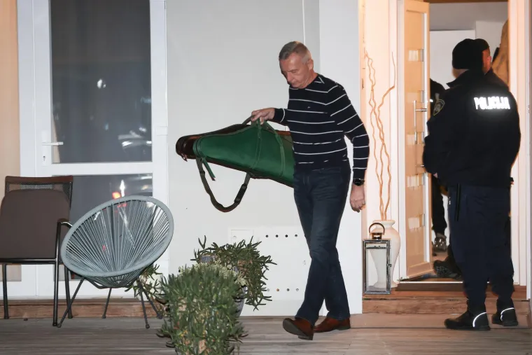 Andriju Mikulića i bogatu kolekciju vatrenog oružja u gluho doba noći prevezli u policiju