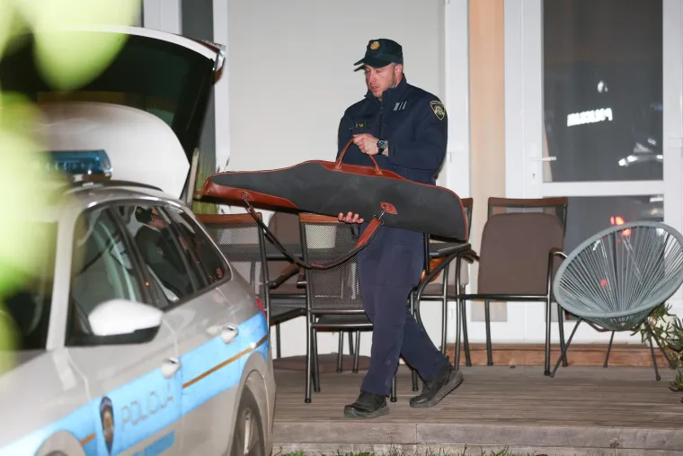 Andriju Mikulića i bogatu kolekciju vatrenog oružja u gluho doba noći prevezli u policiju