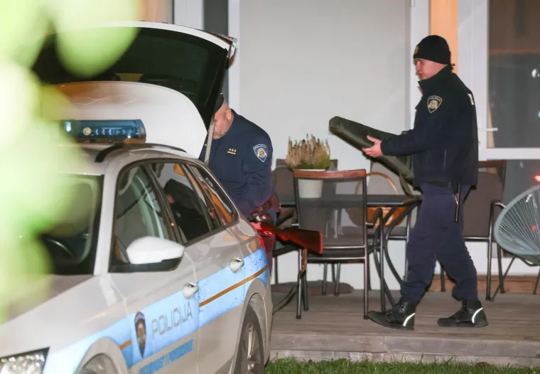 Andriju Mikulića i bogatu kolekciju vatrenog oružja u gluho doba noći prevezli u policiju