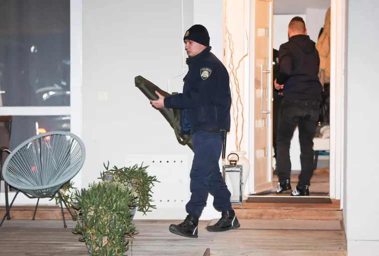 Andriju Mikulića i bogatu kolekciju vatrenog oružja u gluho doba noći prevezli u policiju