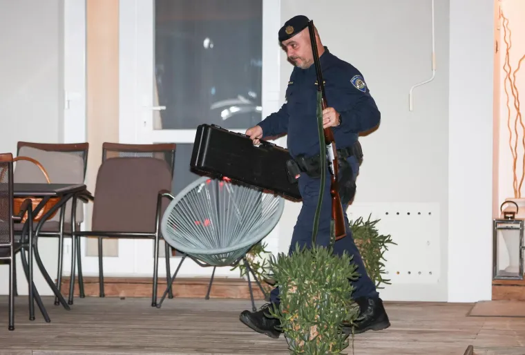 Andriju Mikulića i bogatu kolekciju vatrenog oružja u gluho doba noći prevezli u policiju