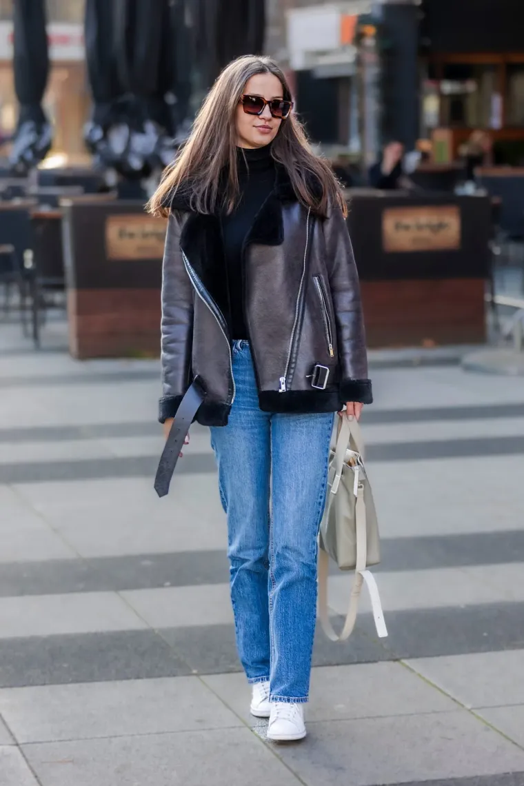 Čizmice na petu i noge do poda: Zgodne plavuše privukle sve poglede, a jasno je i zašto