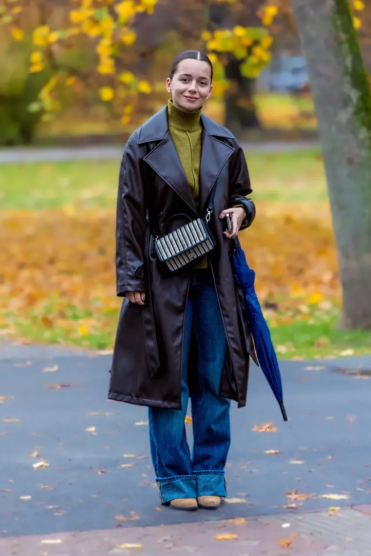 Čizmice na petu i noge do poda: Zgodne plavuše privukle sve poglede, a jasno je i zašto