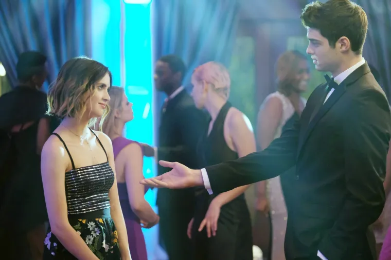 Slavi 30 godina: Kako se Laura Marano pretvorila iz Disney zvijezde u hollywoodsku divu