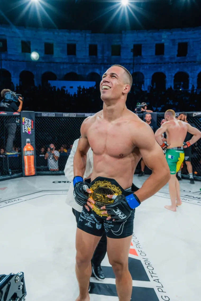 Pet boraca koji bi i žene najtvrđeg srca ostavili bez daha: Jaki i zgodni, ovo su oni