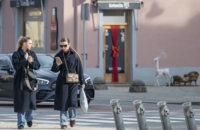 Brineta osmjehom razoružala prolaznike: Nije joj bilo konkurencije