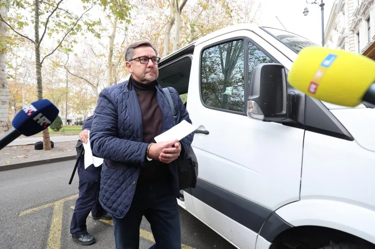 Je li mu ovo suza u oku? Mikulića i kuma doveli na sud