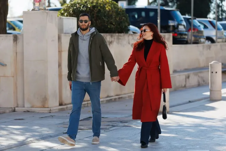 Svi su gledali samo u nju! Nitko nije skidao pogled s dame u crnom čipkastom minjaku i štiklama