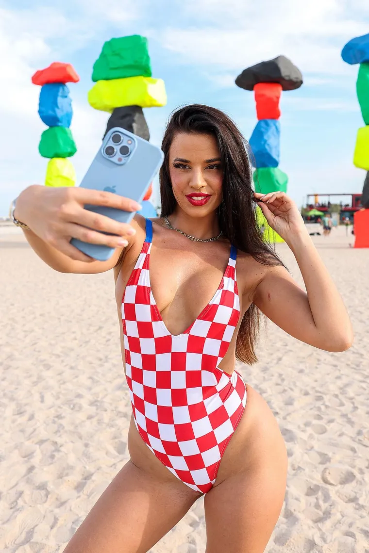 Ivana Knoll u kockastom badiću prije tri godine zapalila je Katar: Pogledajte fotografije i prisjetite se