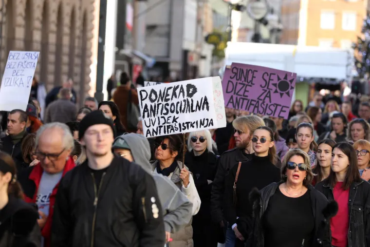 Pogledajte prizore s antifa&scaron;ističkih mar&scaron;eva: Tisuće u srcu Zagreba, krcata je i Rijeka