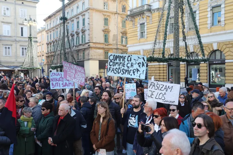 Pogledajte prizore s antifa&scaron;ističkih mar&scaron;eva: Tisuće u srcu Zagreba, krcata je i Rijeka