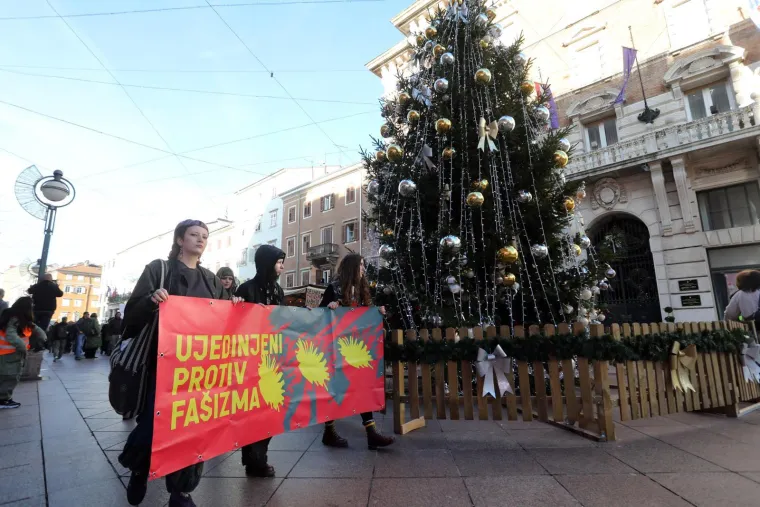 Pogledajte prizore s antifa&scaron;ističkih mar&scaron;eva: Tisuće u srcu Zagreba, krcata je i Rijeka