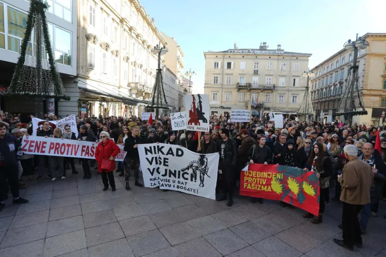 Pogledajte prizore s antifa&scaron;ističkih mar&scaron;eva: Tisuće u srcu Zagreba, krcata je i Rijeka