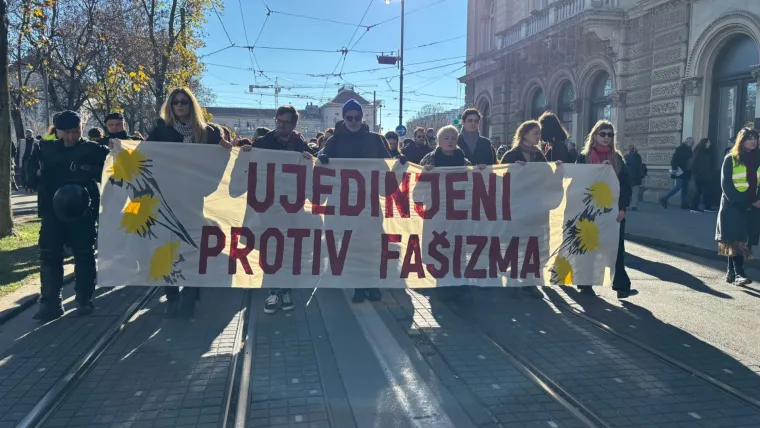 Pogledajte prizore s antifa&scaron;ističkih mar&scaron;eva: Tisuće u srcu Zagreba, krcata je i Rijeka