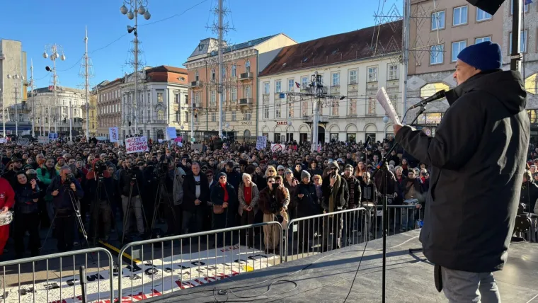 Pogledajte prizore s antifa&scaron;ističkih mar&scaron;eva: Tisuće u srcu Zagreba, krcata je i Rijeka