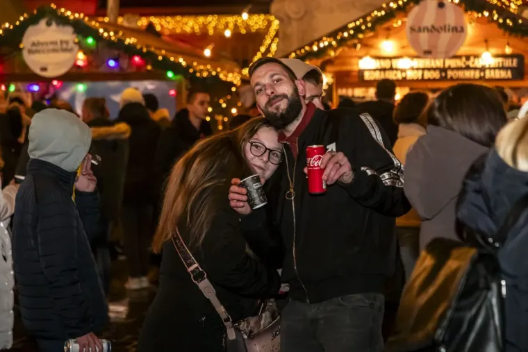 Osječki Advent dobio neočekivane zvijezde: Tri legice u bundama postale glavna atrakcija