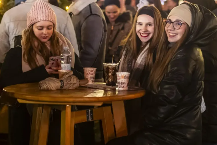 Osječki Advent dobio neočekivane zvijezde: Tri legice u bundama postale glavna atrakcija