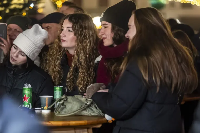 Osječki Advent dobio neočekivane zvijezde: Tri legice u bundama postale glavna atrakcija