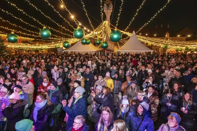 Osječki Advent dobio neočekivane zvijezde: Tri legice u bundama postale glavna atrakcija