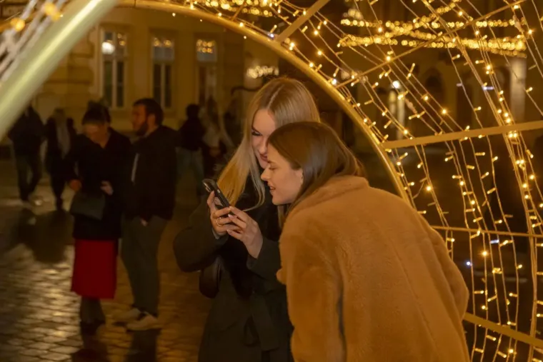 Osječki Advent dobio neočekivane zvijezde: Tri legice u bundama postale glavna atrakcija