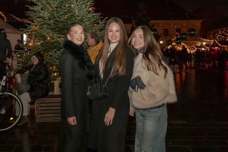 Osječki Advent dobio neočekivane zvijezde: Tri legice u bundama postale glavna atrakcija