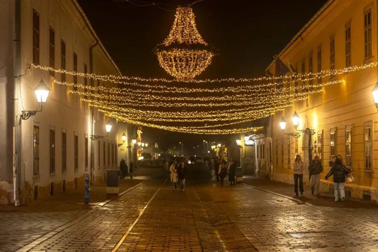 Osječki Advent dobio neočekivane zvijezde: Tri legice u bundama postale glavna atrakcija