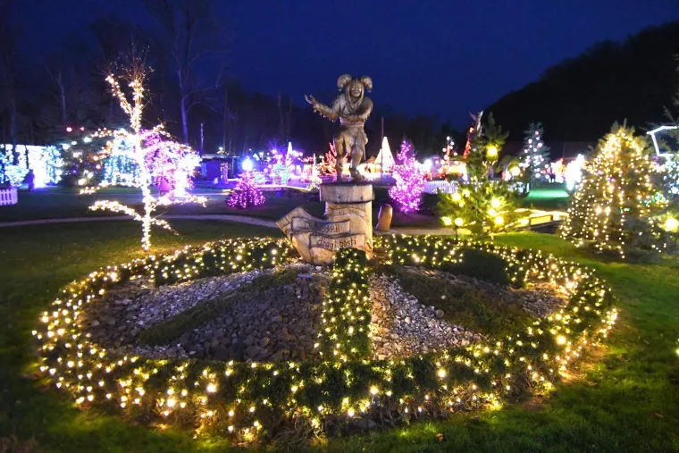 Svjetlosni spektakl ostavlja bez daha: Božićna bajka s rekordnih 5,6 milijuna lampica