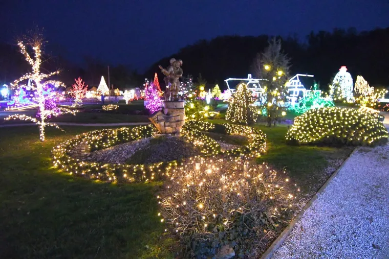 Svjetlosni spektakl ostavlja bez daha: Božićna bajka s rekordnih 5,6 milijuna lampica