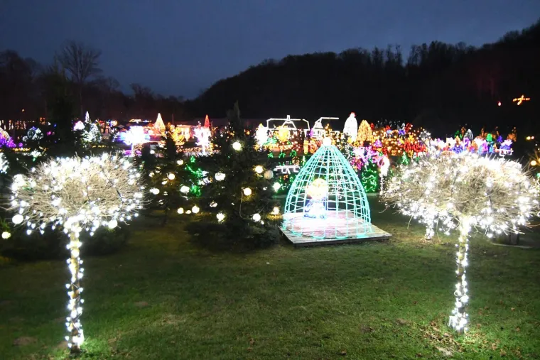 Svjetlosni spektakl ostavlja bez daha: Božićna bajka s rekordnih 5,6 milijuna lampica
