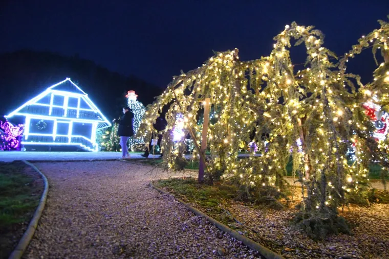 Svjetlosni spektakl ostavlja bez daha: Božićna bajka s rekordnih 5,6 milijuna lampica