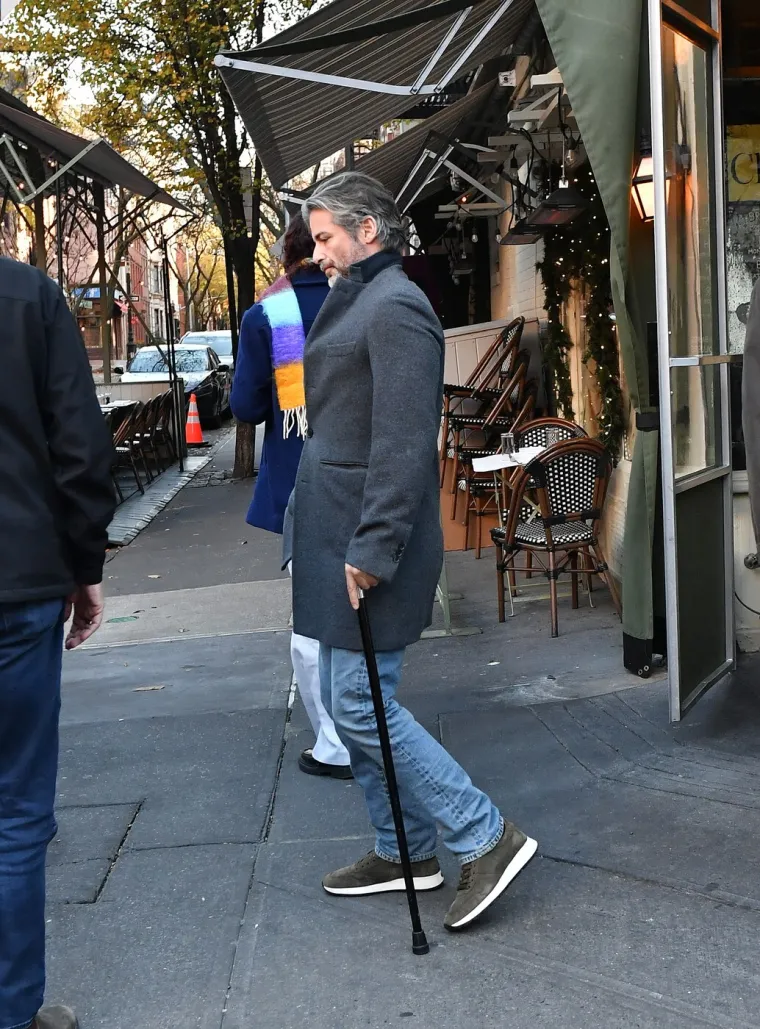 Prepoznajete li ju? Slavnu glumicu uhvatile kamere s novim dečkom