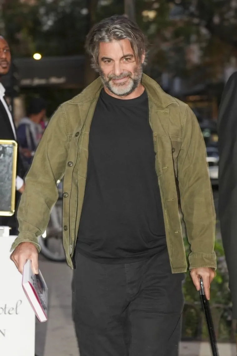 Prepoznajete li ju? Slavnu glumicu uhvatile kamere s novim dečkom