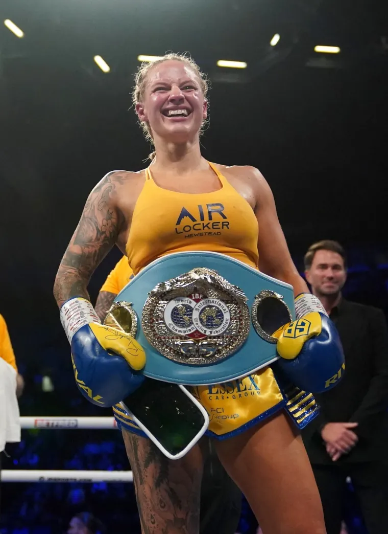 'Nosim donje rublje, imam ogromne grudi i naravno da ću ih pokazati. Radit ću &scaron;to želim'