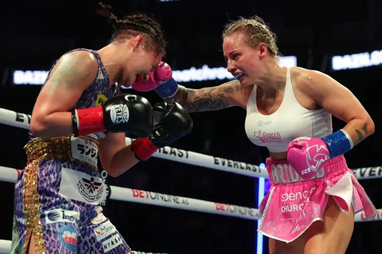 'Nosim donje rublje, imam ogromne grudi i naravno da ću ih pokazati. Radit ću &scaron;to želim'