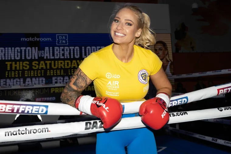 'Nosim donje rublje, imam ogromne grudi i naravno da ću ih pokazati. Radit ću što želim'