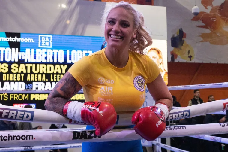 'Nosim donje rublje, imam ogromne grudi i naravno da ću ih pokazati. Radit ću što želim'