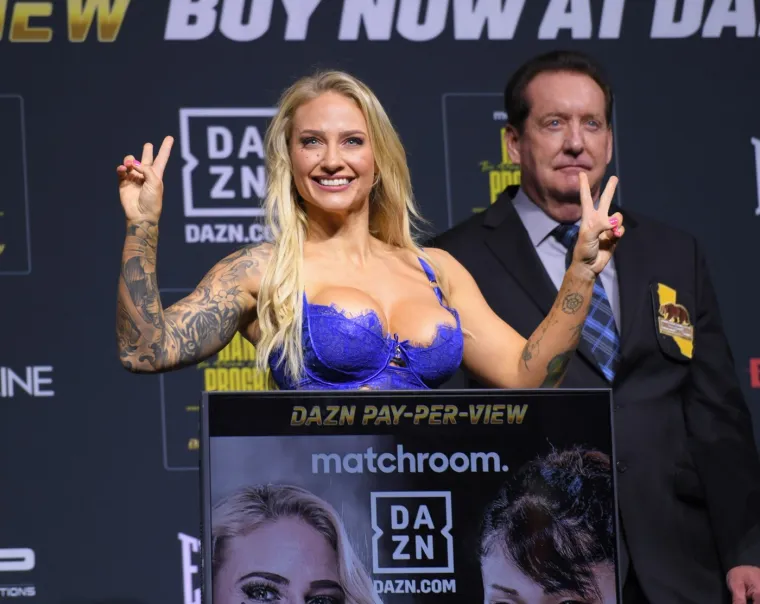 'Nosim donje rublje, imam ogromne grudi i naravno da ću ih pokazati. Radit ću što želim'